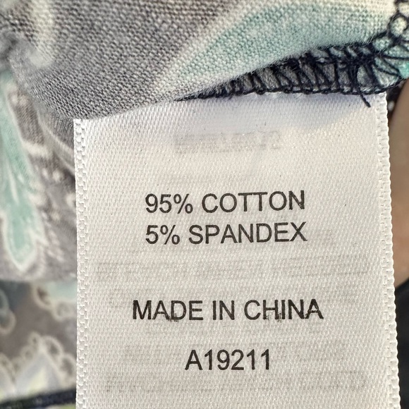 Appleseeds Women’s Quarter Snap Long Sleeve Petite Medium Navy/Green Paisley - Picture 3 of 6